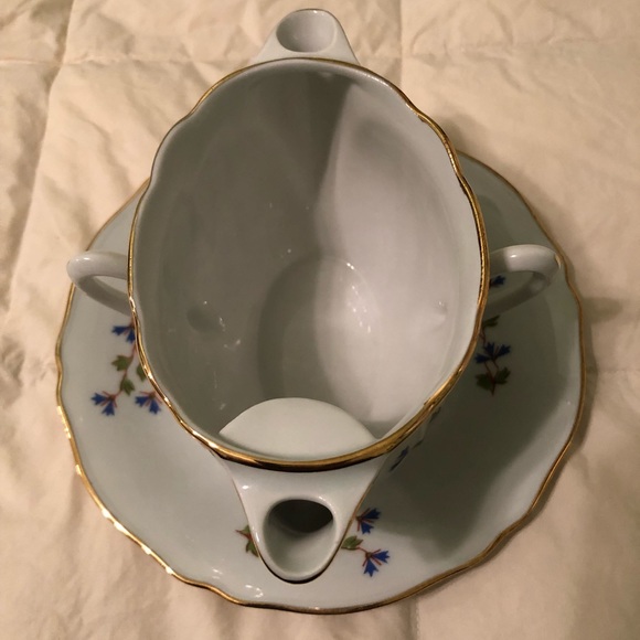 Gravy bowl and under plate - Picture 5 of 8